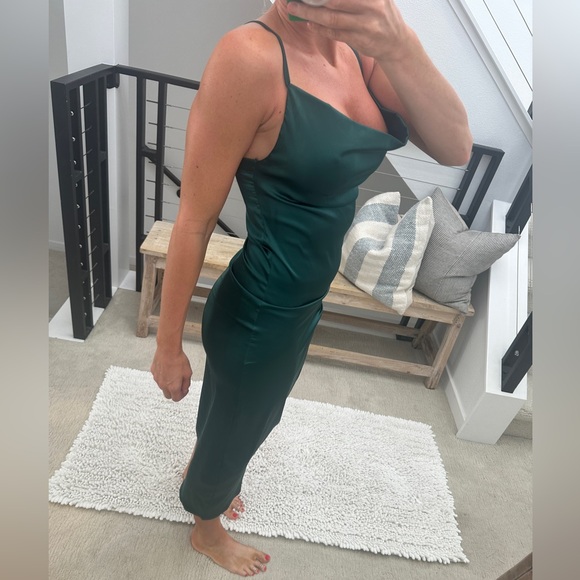 Emerald green satin v-neck midi formal dress ruched slit wedding event Festive M - Picture 4 of 12